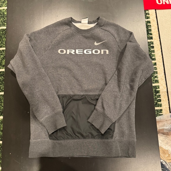 Nike Other - Oregon Ducks x Nike Crewneck Sweatshirt size Large